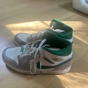 Nike Air Jordan 1 Mid "Grey Pine Green" Size M 7, Women's 8.5 | Lightly worn